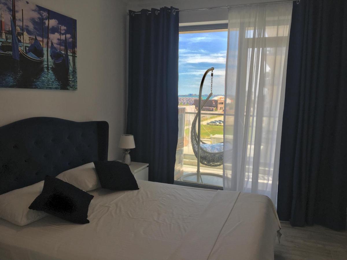 Lotus Blue Apartment Mamaia Exterior photo